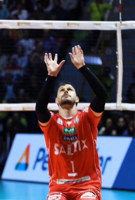 Há algo preocupante no ar? Vôlei Renata